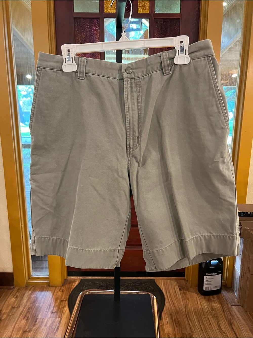 Columbia Men's Light Gray Flat-Front Shorts